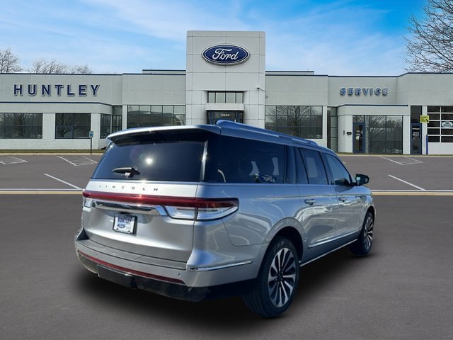 Used 2023 Lincoln Navigator L Reserve AWD/4WD image 3