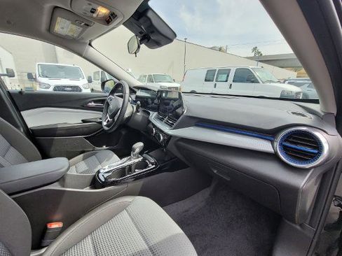 Used 2025 Chevrolet Trax LT w/ Driver Confidence Package image 27