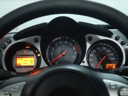 Used 2010 Nissan 370Z Roadster RWD image 26
