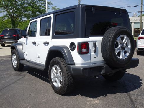 Used 2019 Jeep Wrangler Unlimited Sport S AWD/4WD image 3
