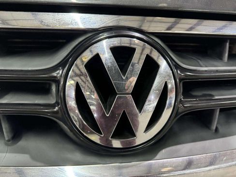 Used 2012 Volkswagen Routan S image 15