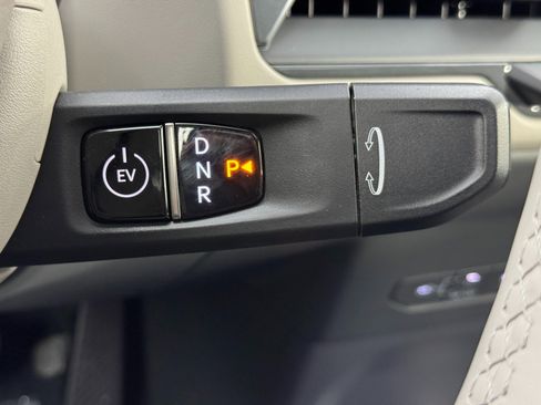 Used 2024 Kia EV9 Land image 23