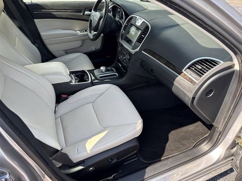 Used 2018 Chrysler 300 Limited w/ Safetytec Plus Group image 32