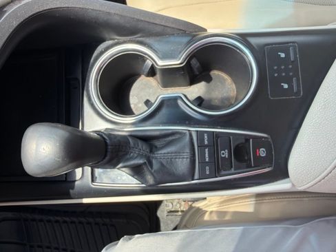 Used 2018 Toyota Camry XLE FWD image 22