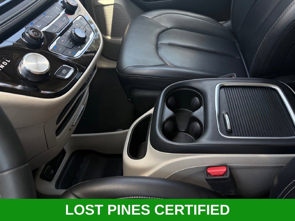 Used 2023 Chrysler Pacifica Touring-L FWD image 16