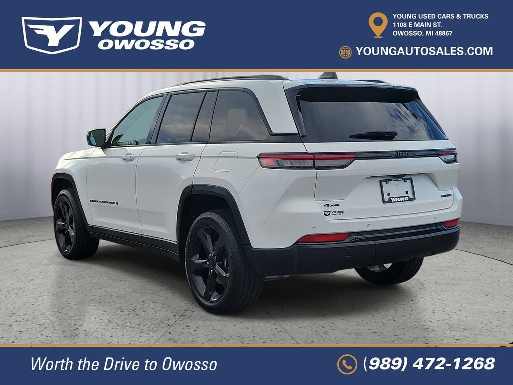 Used 2024 Jeep Grand Cherokee Limited w/ Black Appearance Package AWD/4WD image 4