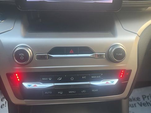 Used 2022 Ford Explorer XLT image 22