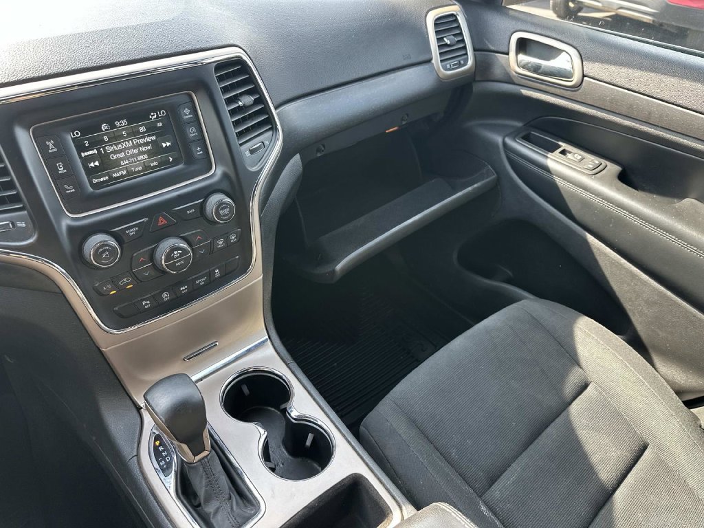 Used 2017 Jeep Grand Cherokee Laredo w/ Quick Order Package 23E AWD/4WD image 32