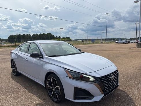 New 2025 Nissan Altima 2.5 SR w/ SR Premium Package image 5