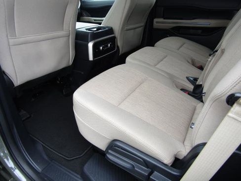 Used 2024 Ford Expedition XLT image 18