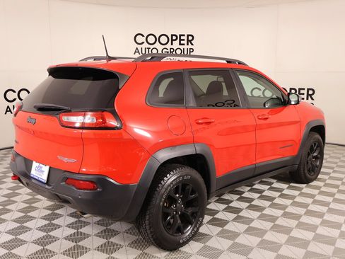 Used 2018 Jeep Cherokee Trailhawk AWD/4WD image 20