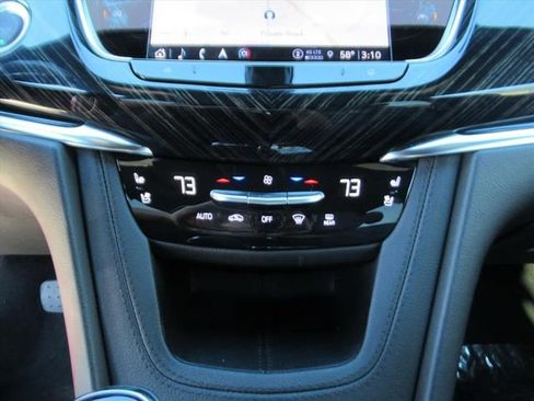 Used 2025 Cadillac XT6 Premium Luxury image 24