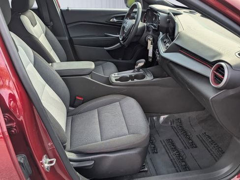 Certified 2024 Chevrolet Trax RS w/ Driver Confidence Package image 8