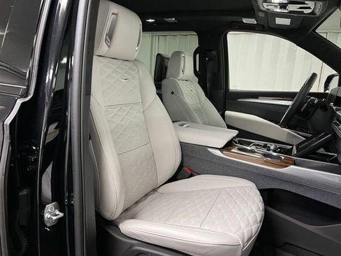 New 2026 Cadillac Escalade ESV Platinum Sport w/ LPO, ONYX Package image 17