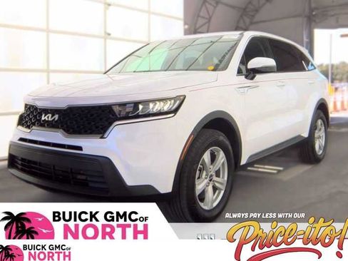 Used 2023 Kia Sorento LX AWD/4WD image 1