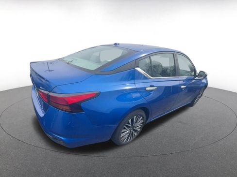 Used 2025 Nissan Altima 2.5 SV image 10