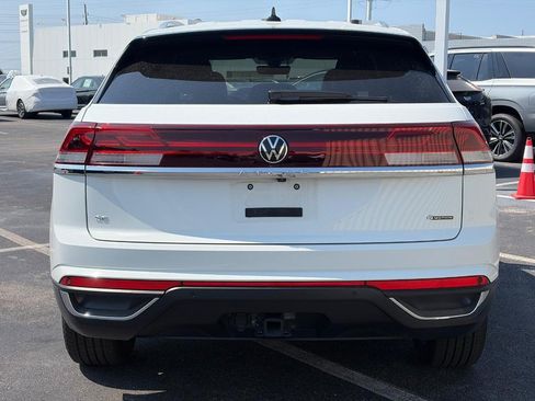 Used 2024 Volkswagen Atlas Cross Sport SE AWD/4WD image 3