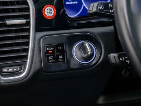 Used 2021 Porsche Cayenne Coupe image 20