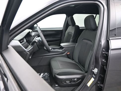 New 2026 Jeep Grand Cherokee L Laredo image 24