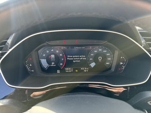 Used 2023 Audi Q3 2.0T Premium w/ Convenience Package image 3