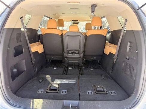 Used 2023 Kia Carnival LX image 23