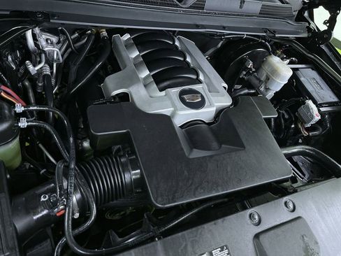 Used 2020 Cadillac Escalade Platinum image 32