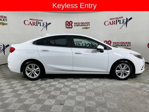 Used 2017 Chevrolet Cruze LT FWD image 9