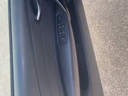 Used 2011 BMW 135i Convertible image 12