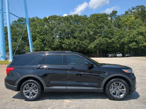 Certified 2023 Ford Explorer XLT w/ Equipment Group 202A RWD image 2
