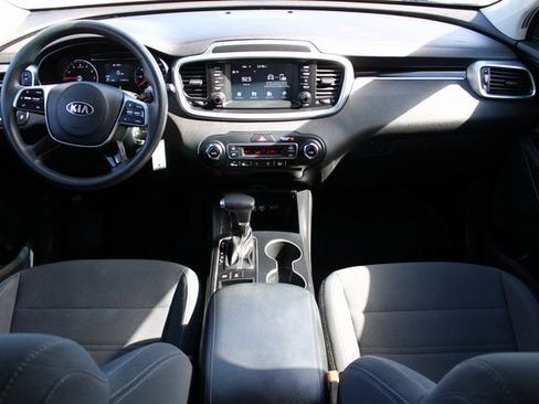 Used 2019 Kia Sorento LX image 14