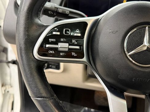 Used 2023 Mercedes-Benz GLB 250 w/ Premium Package image 31
