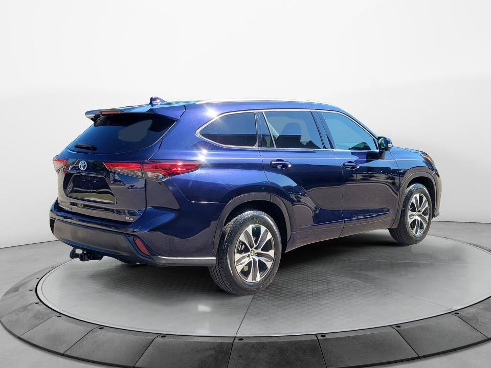 Used 2020 Toyota Highlander XLE FWD image 7