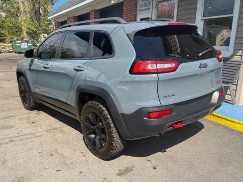 Used 2015 Jeep Cherokee Trailhawk w/ Comfort/Convenience Group AWD/4WD image 3