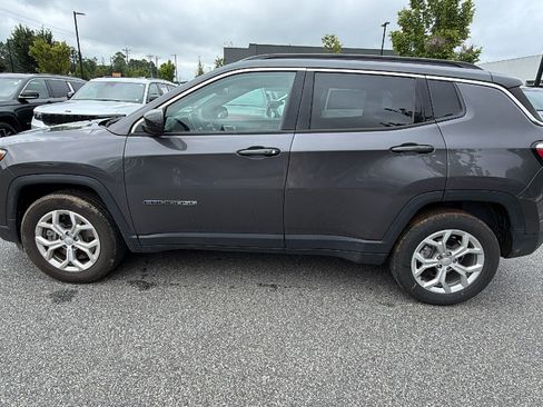 Used 2024 Jeep Compass Latitude AWD/4WD image 10