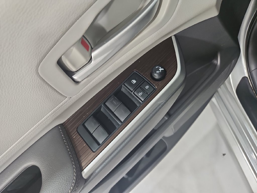 Used 2022 Toyota Sienna XLE w/ XLE Plus Package AWD/4WD image 12