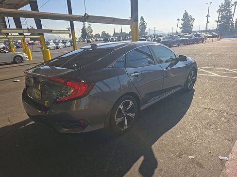 Used 2016 Honda Civic Touring image 4