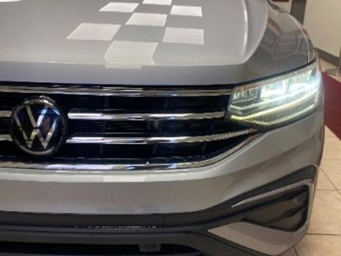 Used 2022 Volkswagen Tiguan SE image 9