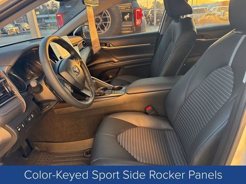 Used 2024 Toyota Camry SE image 9