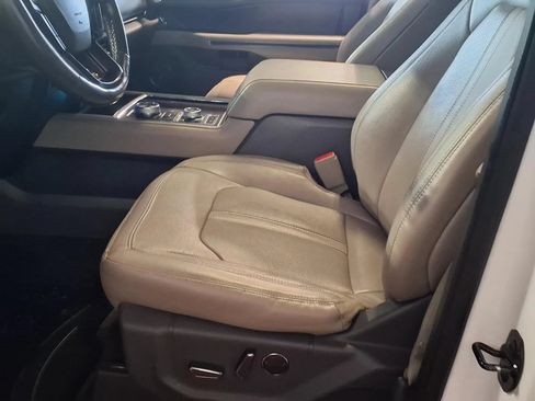 Used 2018 Ford Expedition Limited w/ Equipment Group 302A AWD/4WD image 18