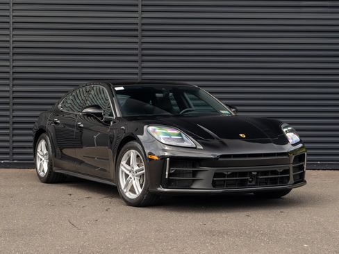 Certified 2025 Porsche Panamera 4 w/ Premium Package AWD/4WD image 10