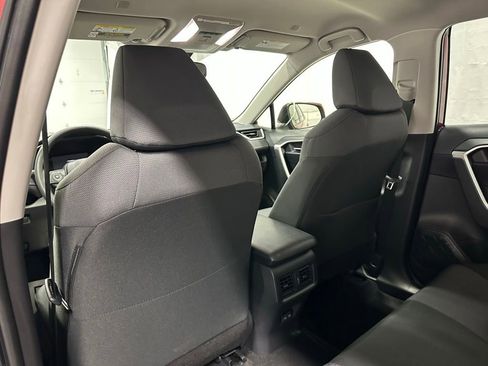 Used 2025 Toyota RAV4 XLE AWD/4WD image 47
