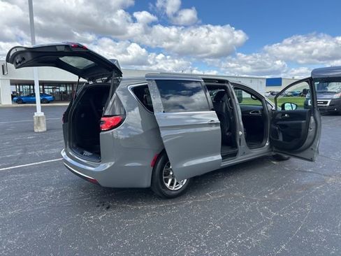 Used 2025 Chrysler Pacifica Select FWD image 21