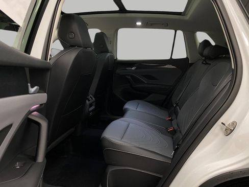 New 2025 Volkswagen Tiguan SE image 26