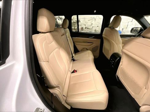 Used 2024 Jeep Grand Cherokee Limited image 17