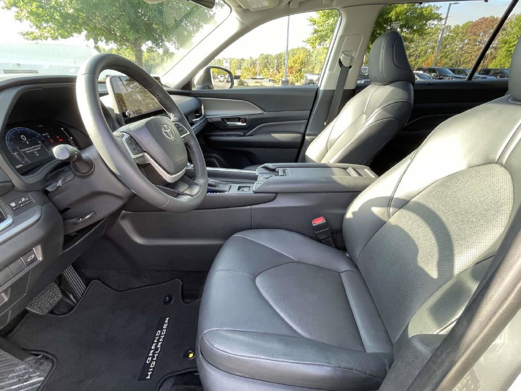 Used 2024 Toyota Grand Highlander FWD image 17