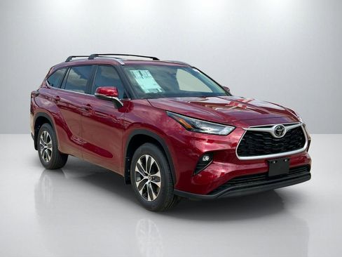 New 2026 Toyota Highlander XLE AWD/4WD image 3