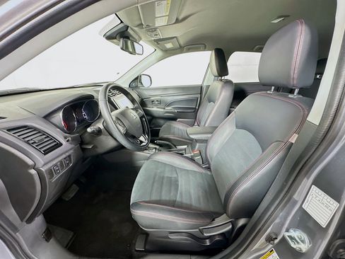 Used 2025 Mitsubishi Outlander Sport SE image 13