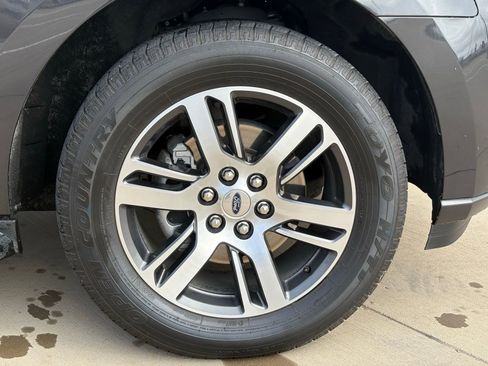 Used 2024 Ford Expedition XLT image 8