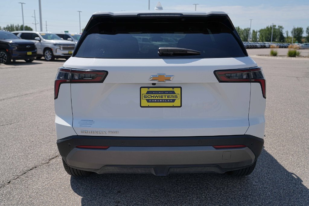 Used 2026 Chevrolet Equinox LT AWD/4WD image 8