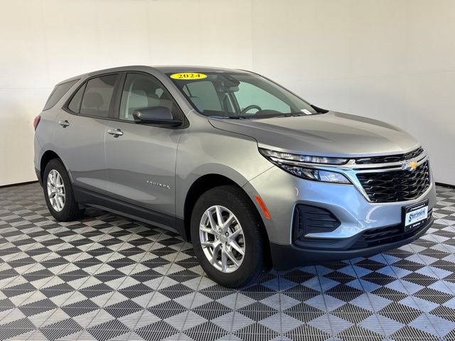 Used 2024 Chevrolet Equinox LS w/ LS Convenience Package AWD/4WD image 3